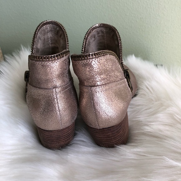 Chinese Laundry strawberry fields gold boots - Picture 4 of 6